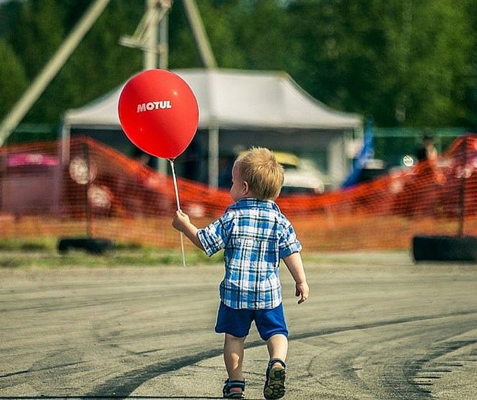 Мальчик с шариком Мотюль